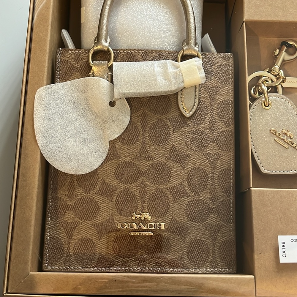 Coach print gift square mini bag with heart keychain - Picture 5 of 10